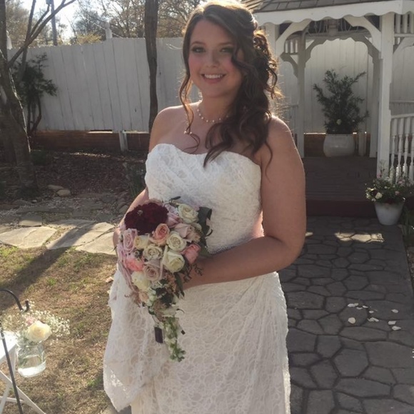 Meet your Posher, Stephanie - Picture 2 of 3